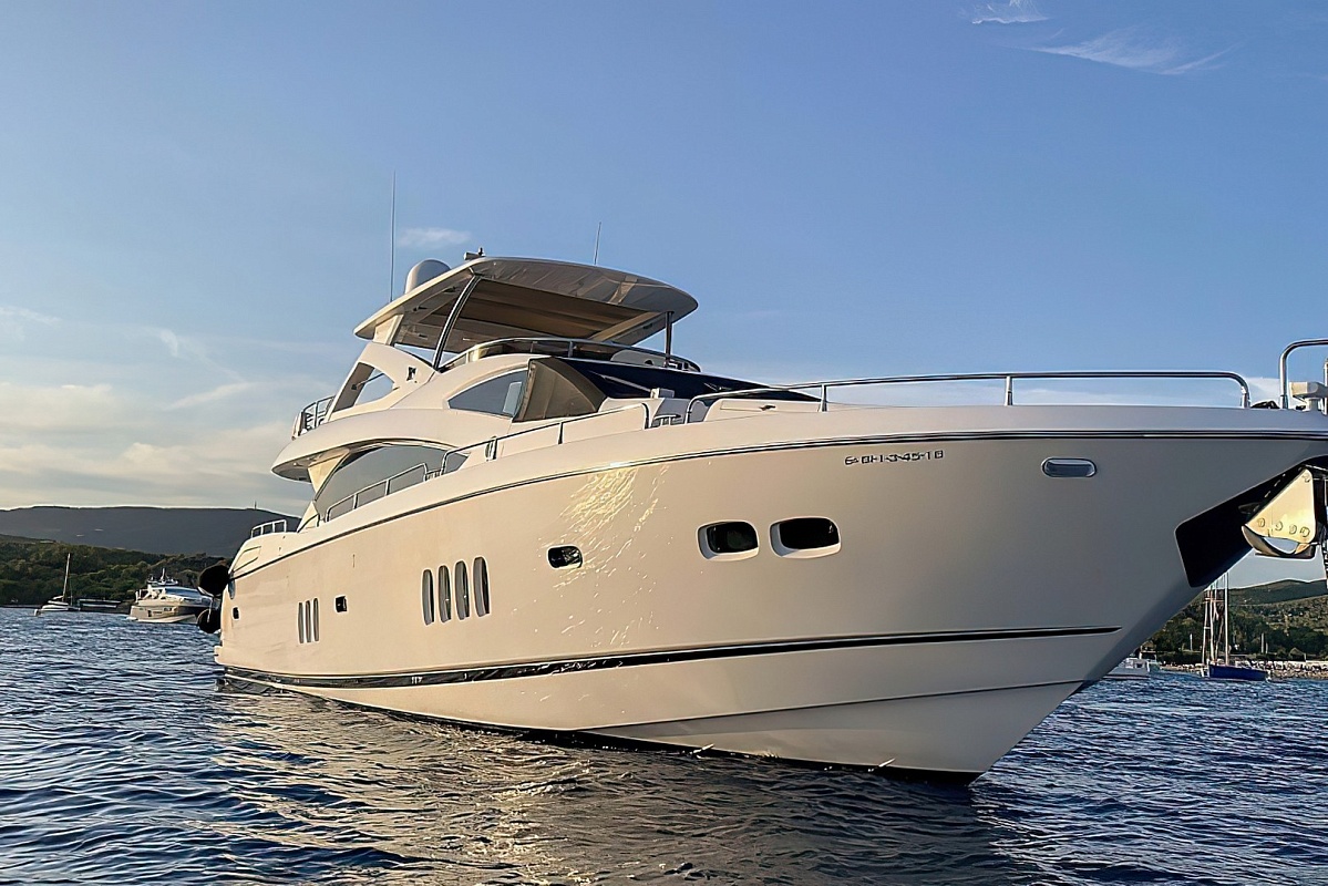 Продается моторная яхта Sunseeker 86 - в порту